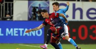 Гол на Осимен спаси Наполи от загуба срещу Каляри