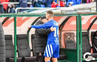 След края на мача Илиян Стефанов отиде и поздрави домакина на ЦСКА бай Добри ! 