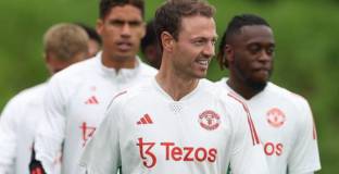  Ман Юнайтед подписа с Еванс