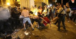 Грузински футболисти излязоха с фланелки с антируски лозунги