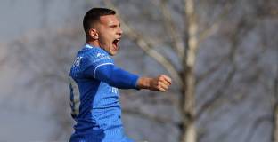 Левски няма да разчита на двама, чака оферти за тях