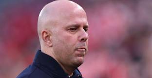 Слот не е уверен, че ще запази работата си без място в ШЛ 