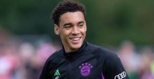 Мусиала не изключи напускане на Байерн 