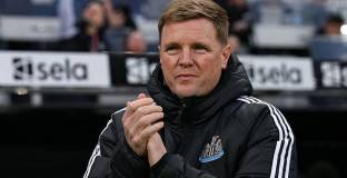 Нюкасъл продължава да вярва на Еди Хау 