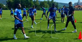 Левски с първа тренировка в Правец