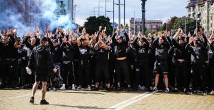 Феновете на Левски с шествие преди двубоя с АЗ Алкмаар