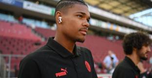 Нападател на Милан изчезна в Швеция 