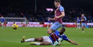 Евертън с четвърта поредна победа след наказанието 