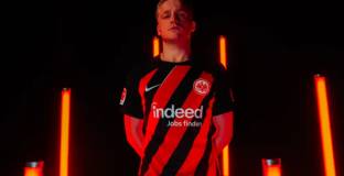 Айнтрахт нае Ван де Беек