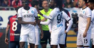 Наполи изпусна Каляри 