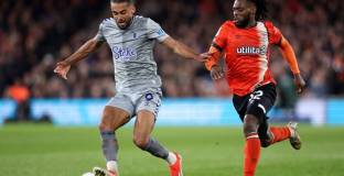 Лутън остава в зоната на изпадащите след равенство с Евертън 