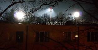 Стадион Славия грейна през нощта и през деня, жители недоволстват (снимки)