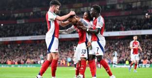 17-годишен помогна на Арсенал да победи Болтън 