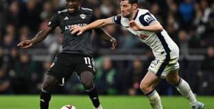 Тотнъм прегази Карабах с десет човека