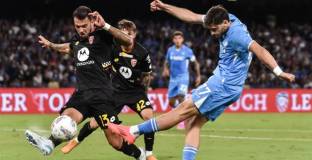 Наполи оглави Серия А след победа над Монца 