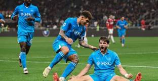 Наполи уверено победи Милан 