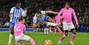 Саутхемптън открадна точка от Брайтън 