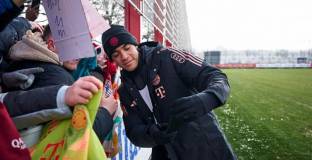 Мусиала се завърна към тренировки