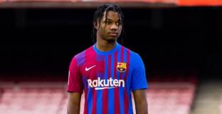 Фати започва работа с топката