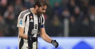 Локатели: Феновете имат право да ни освиркват