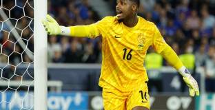 Челси и Милан продължават преговорите за Мейнян 