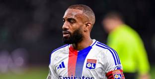 Лаказет ще продължи кариерата си в Саудитска Арабия