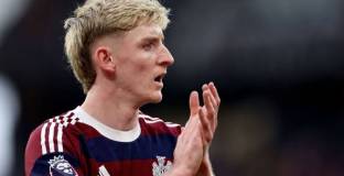 Нюкасъл подписа нов договор с Гордън 