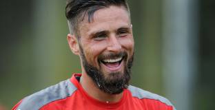 Пърлър съветва Челси да купи Жиру 