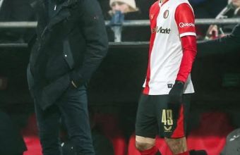 19-годишният син на Ван Перси дебютира за Фейнорд. 