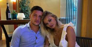 Скандален нападател на Реал Мадрид се ожени за модел