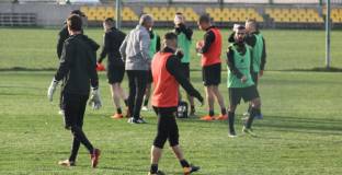 Без проблеми в лагера на Ботев преди домакинството на Дунав