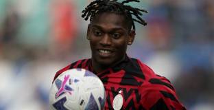   Милан преговаря с Леао 