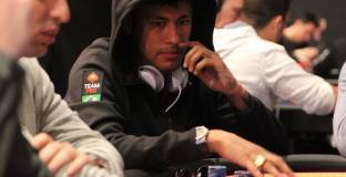 5 Футболисти – Фенове на Покер