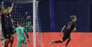 Хърватия си отмъсти на Испания с победен гол в добавеното време