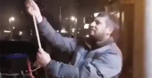 Бивш играч на Милан едва не пострада от фойерверк    