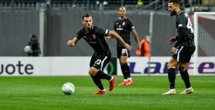 Стюарди скъсаха знаме на Заря и счупиха ребрата на украински фен