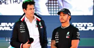  Тото Волф коментира инцидентите с Хамилтън и Ръсел