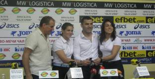 Петър Касабов: В Япония треньорът е №1