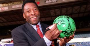 100-годишната майка на Пеле не знае за смъртта му