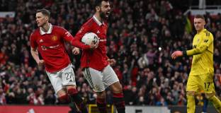 Три червени и драматичен обрат пратиха Юнайтед на полуфинал