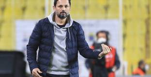 Фенербахче се раздели със старши-треньора си