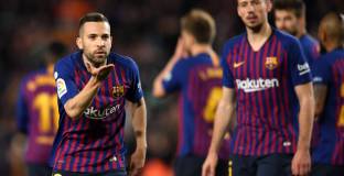 Защитници носят важен успех на Барса по пътя към титлата