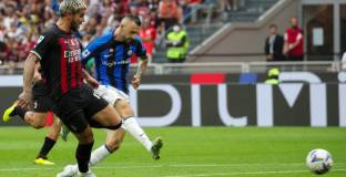 Милан взе дербито срещу Интер (видео)