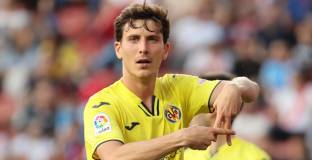  Астън Вила е фаворит за Пау Торес