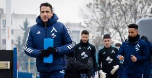 Левски чака отговор от двама футболисти 