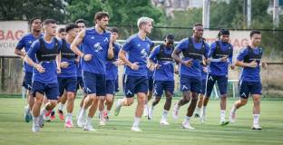 Левскарите потеглиха за Германия, Бари аут от групата на тима