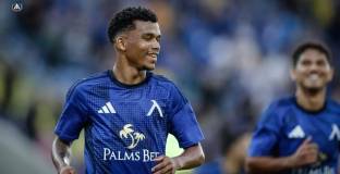 Левски излезе начело в класирането след късна победа над Локо София