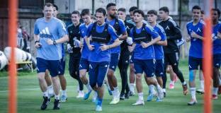 Левски замина с 25 футболисти за лагера в Правец (видео)