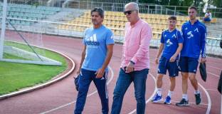 Човек на Наско Сираков замина за Португалия на лов за таланти