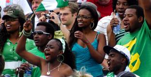 Нигериецът сам паднал от втория етаж 